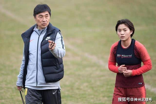 世体：巴萨集训强度逐渐提升，费尔明阿劳霍拉菲尼亚即将回归合练